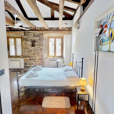 Triestevillas Brand New Attic - Old Town