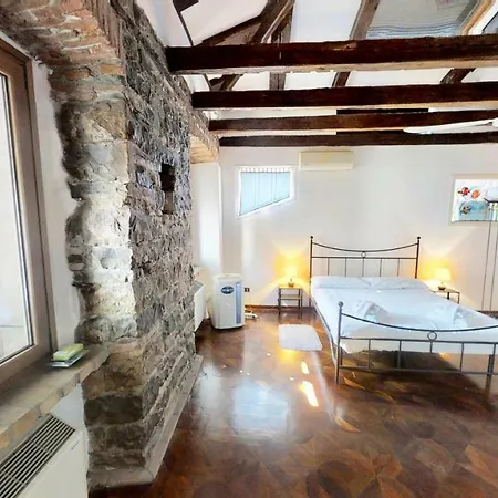 Triestevillas Brand New Attic - Old Town Trieste