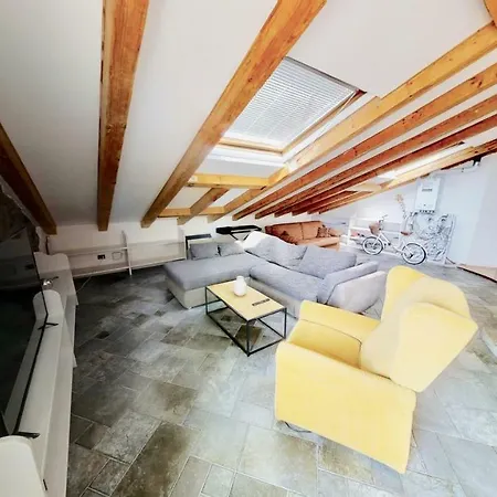 Triestevillas Brand New Attic - Old Town Apartment *
